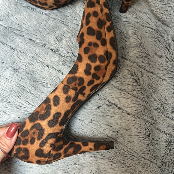 Anne Klein cheetah pumps - Picture 6 of 6